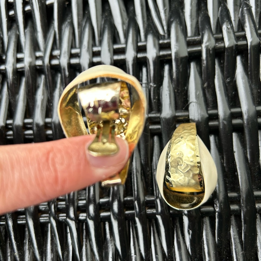 Women’s gold clip on earrings - Picture 5 of 9